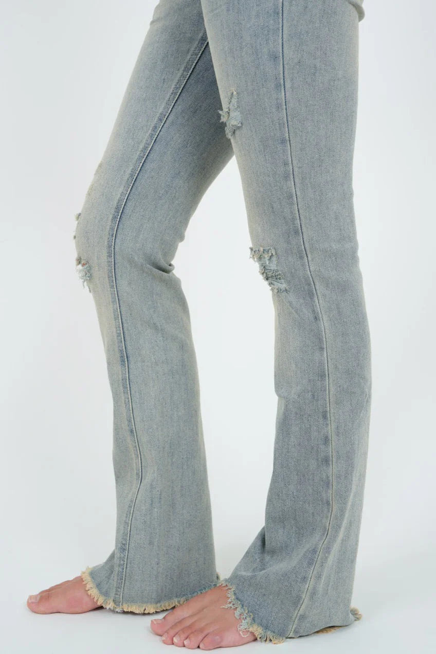 „Ripped“ ausgestoßene Jeans Hellblau