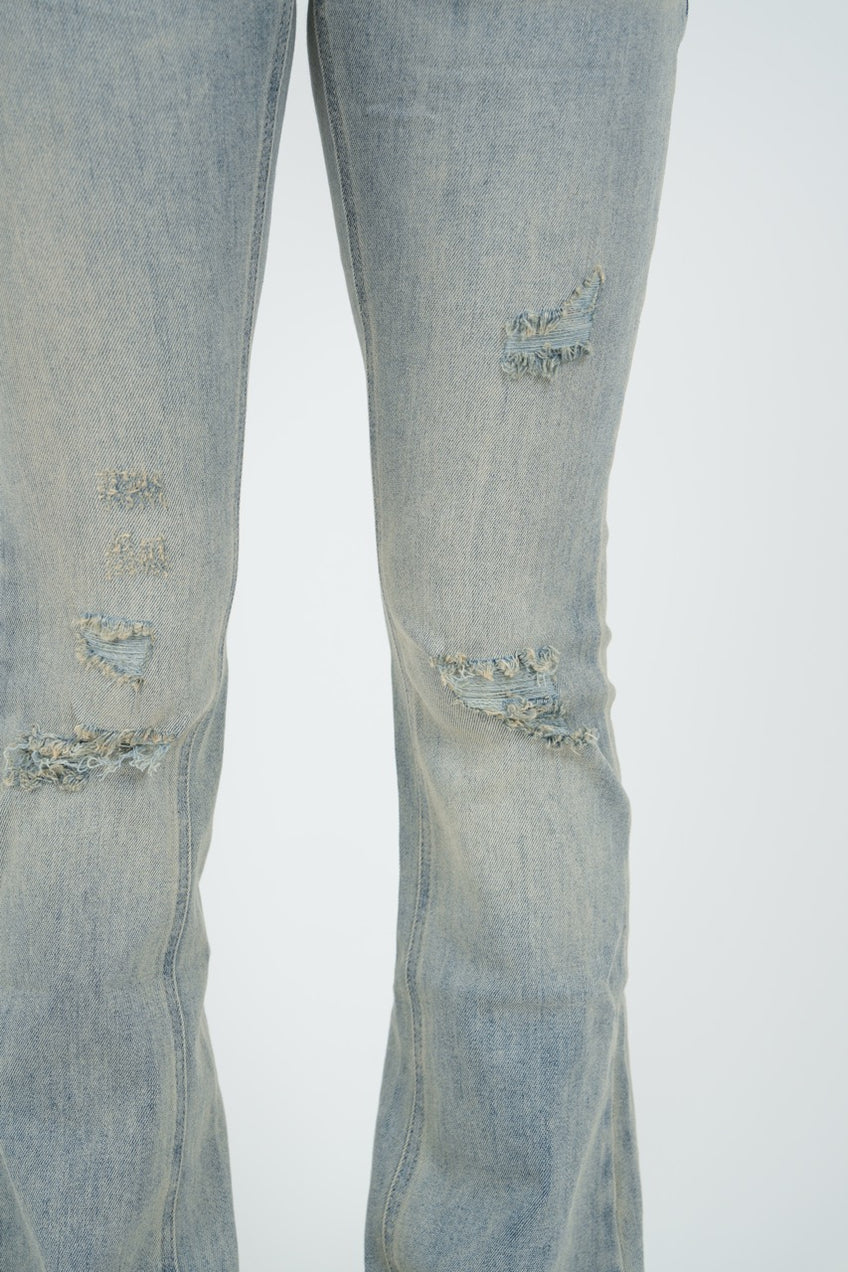 „Ripped“ ausgestoßene Jeans Hellblau