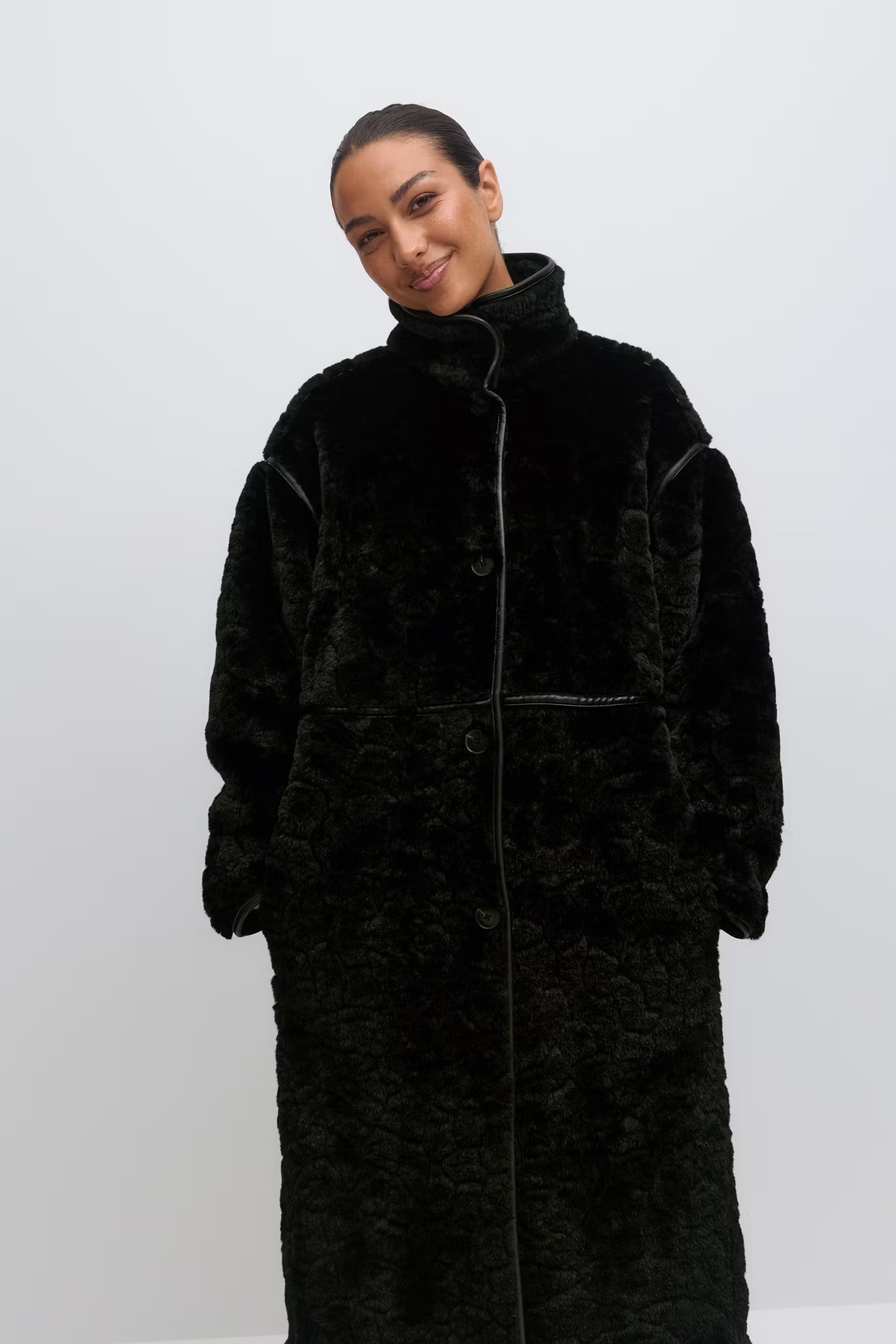 „Fur" Teddyjacke Schwarz